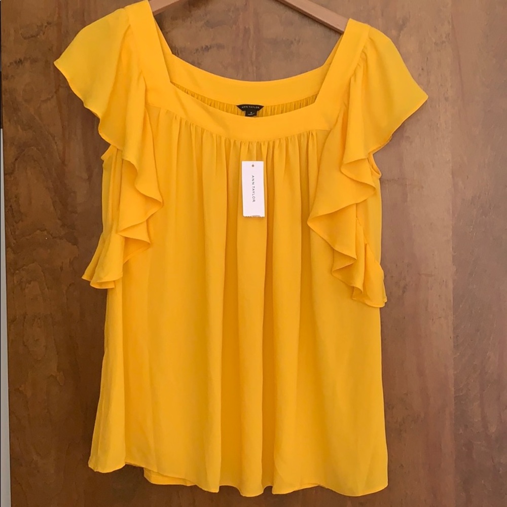 Sleeveless, flutter top - Spring ready!🌸🌼🌺